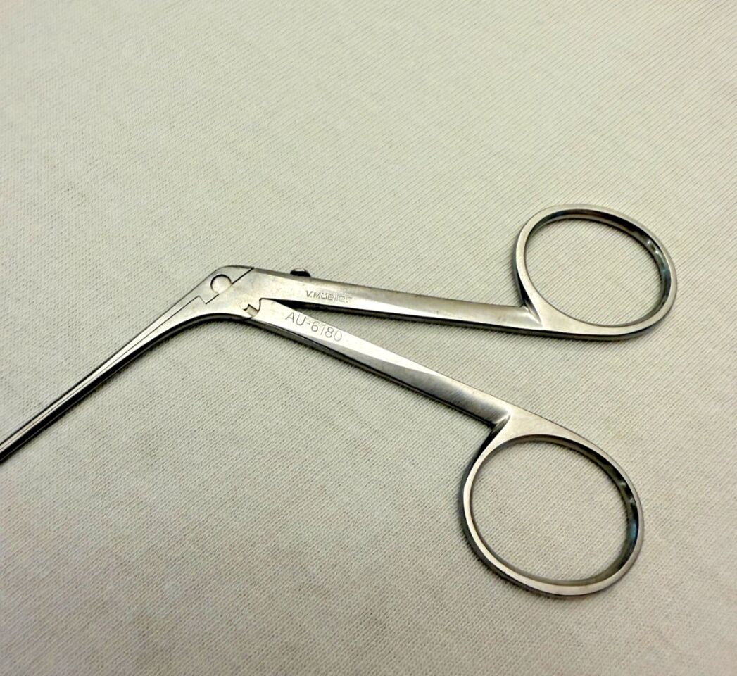 V. MUELLER AU6180 Alligator Forcep Straight Serrated Tips 5-1/8" Length ENT — photo 3