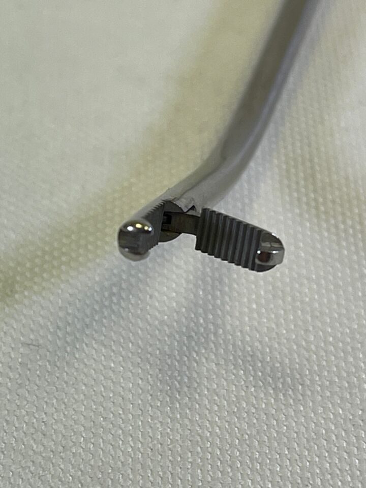 DYONICS 3963 Arthroscopic 1x2 Teeth Ratcheting Grasper Curved Right 3.4mm Shaft — photo 3