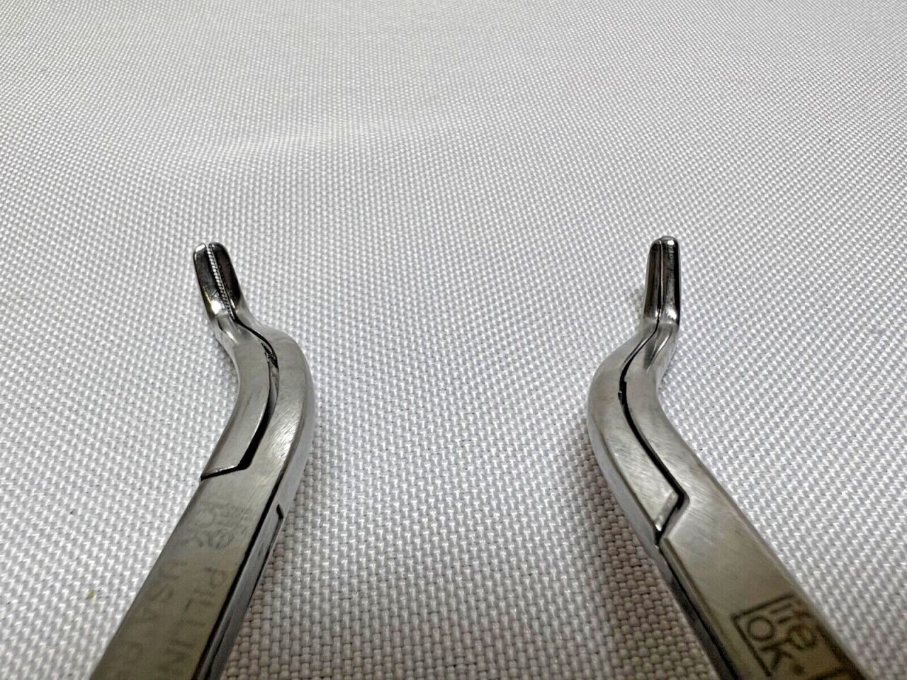 PILLING 35-3533 & 35-3534 Left & Right Angled Baby Renal Clamps, Set of 2 — photo 2