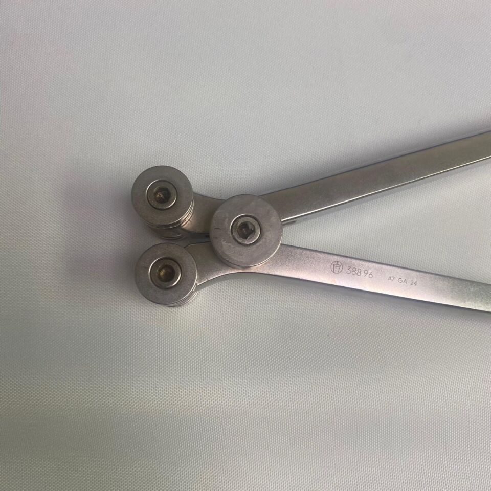 SYNTHES 388.96 Rod Bender — photo 3
