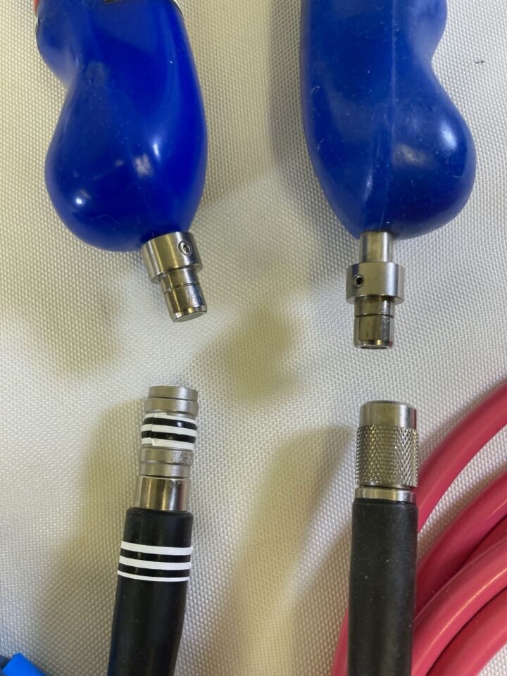 APPLIED FIBEROPTICS Britetrac Pair of Lighted Retractors w/ Light Cords & Case — photo 7