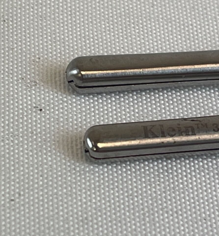 KLEIN 300-100-771 Pair of Endoscopic Bulldog Debakey Bowel Clamp 45mm Straight — photo 3