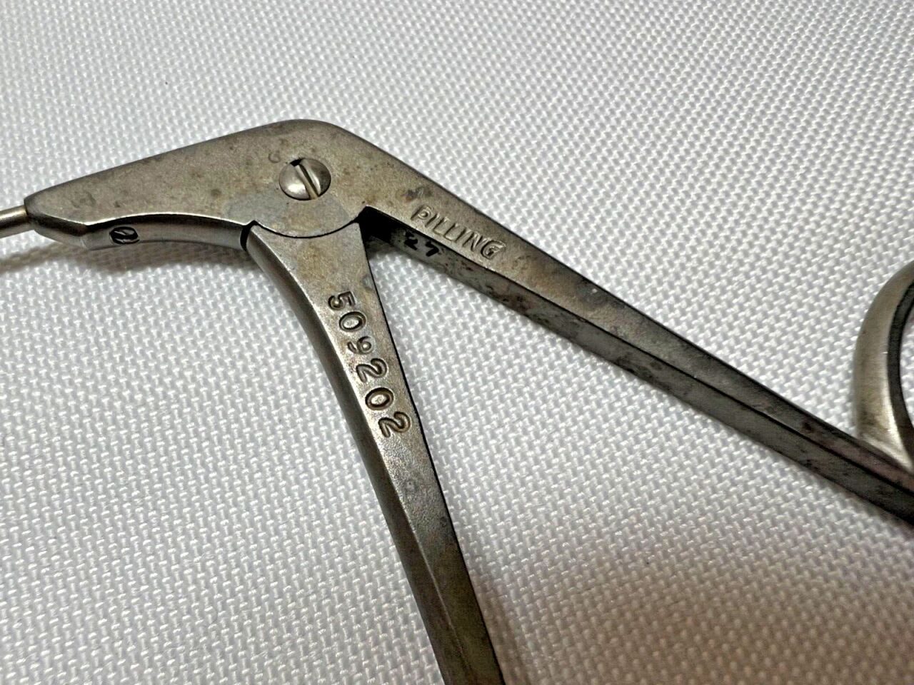 PILLING 509202 Ossoff-Karlan Grasping Forceps 1mm Serrated Curved Right Ebonized — photo 2