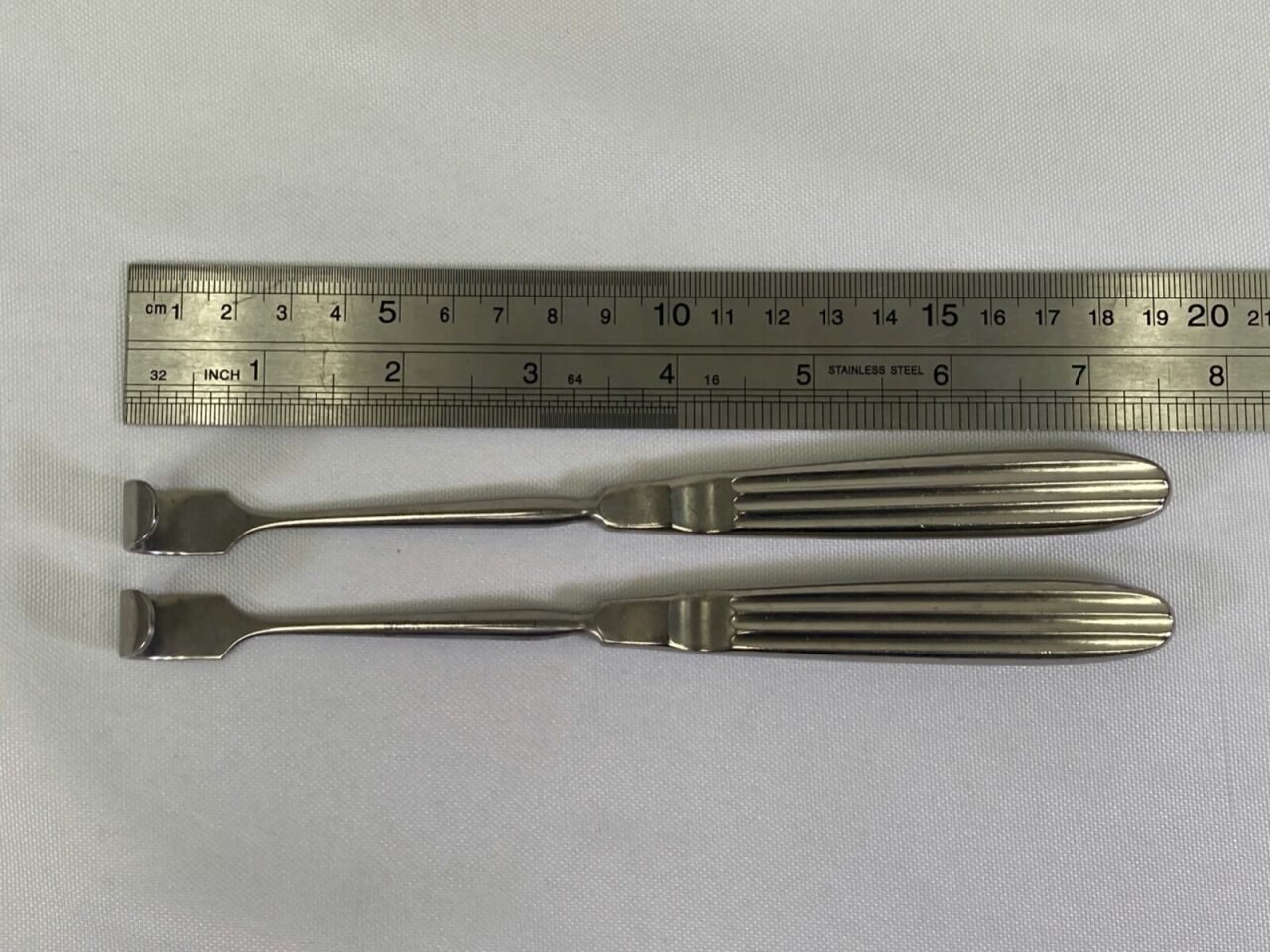 PILLING 481500 Little Retractors 1/2" W x 3/4" Deep x 7" Long — photo 7