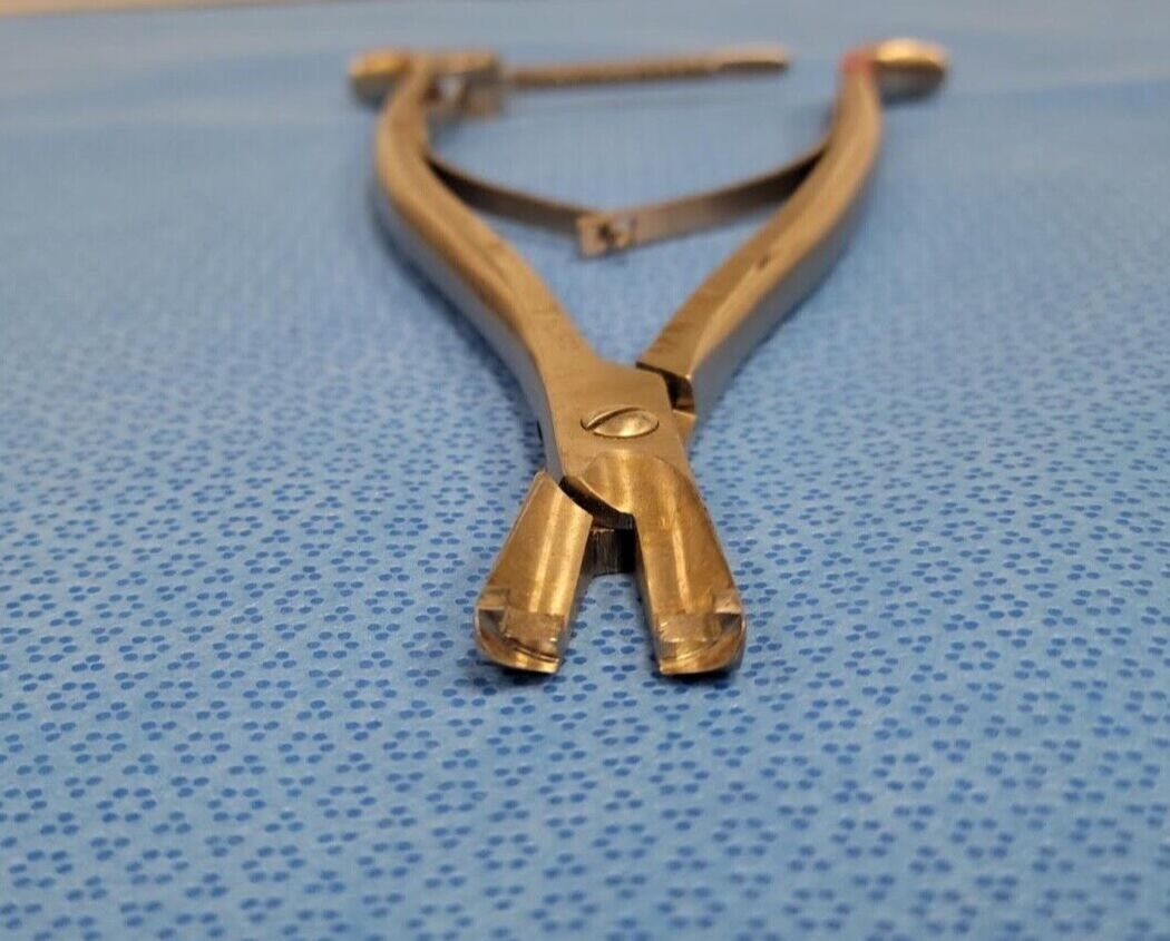 STRYKER 48040040 Surgical Orthopedic XIA Lateral Hook Forceps Neurology Spine — photo 3