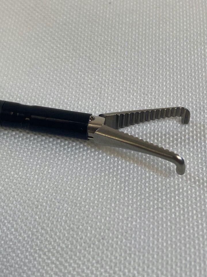 PENTAX MICROLINE 3905 ReNew IV 42cm x 5mm Dissector Forcep Laparoscopic Dissector Forcep — photo 5