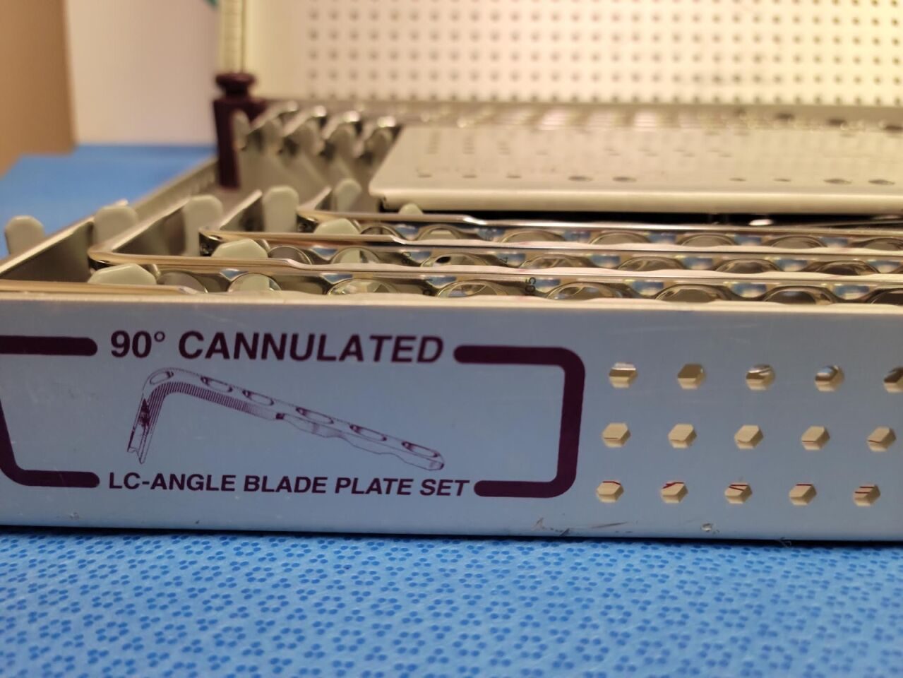 SYNTHES 90° Cannulated LC-Angle Blade Plate Set Plate Set — photo 5