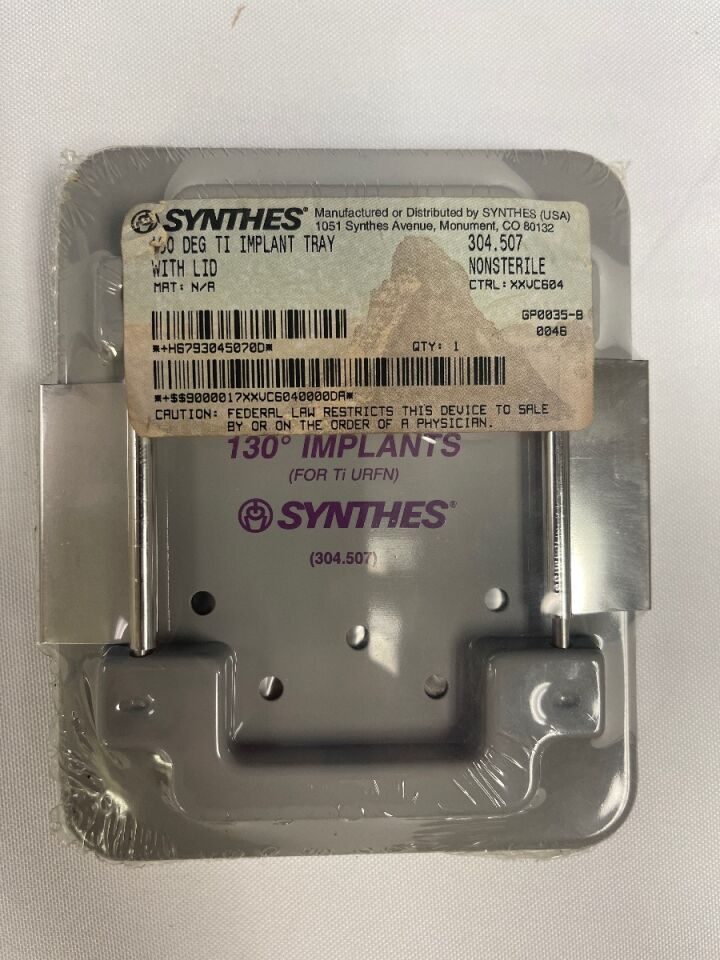 SYNTHES 130 304.507  DEG TI Implant Tray w/Lid — photo 1