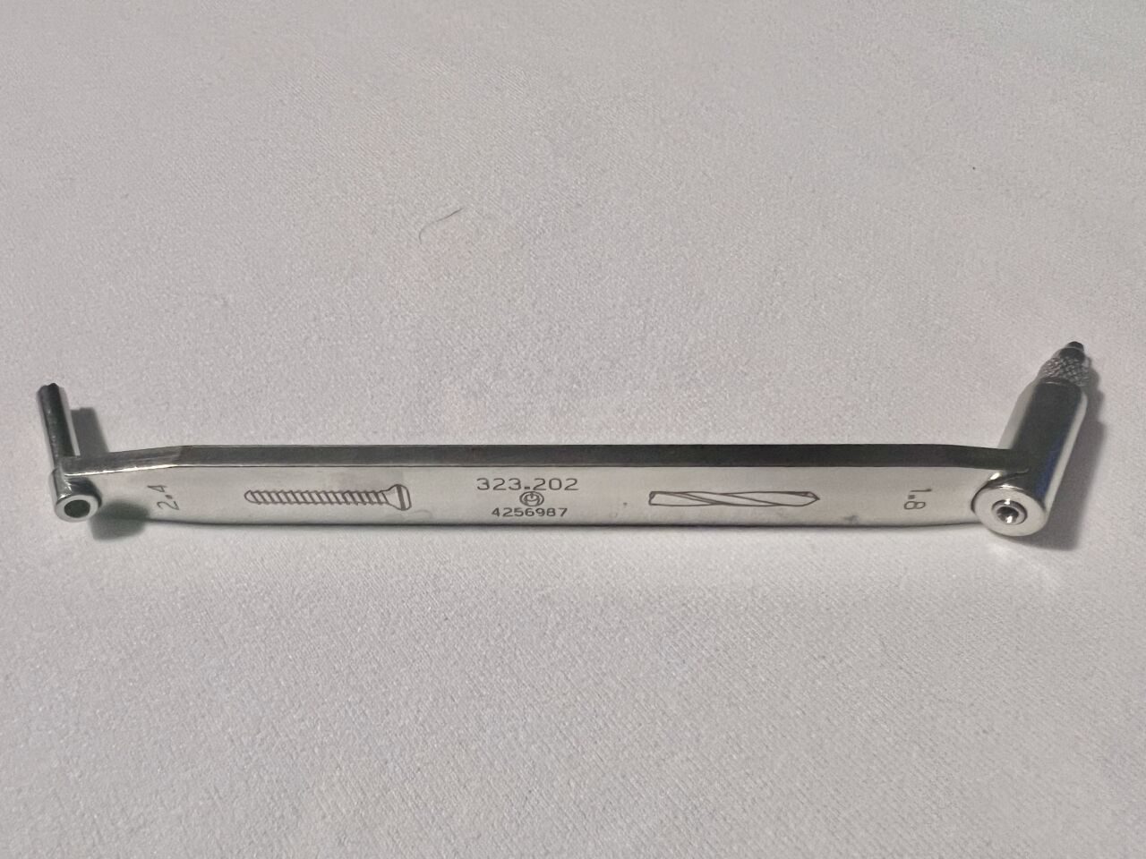 SYNTHES 323.202 2.4mm Universal Drill Guide — photo 1