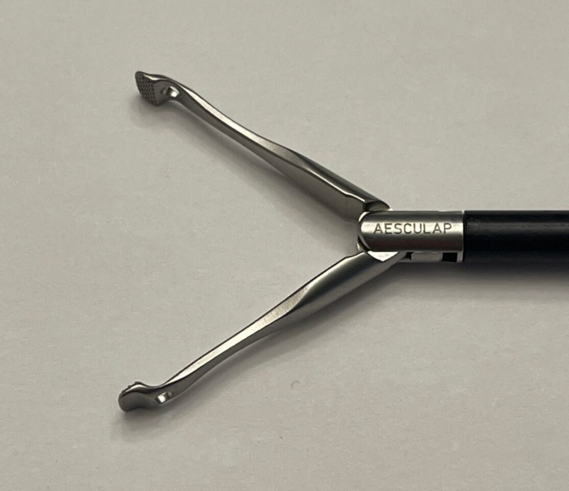 AESCULAP P0959R AdTec 5mm x 45cm Monopolar Babcock Grasper — photo 2