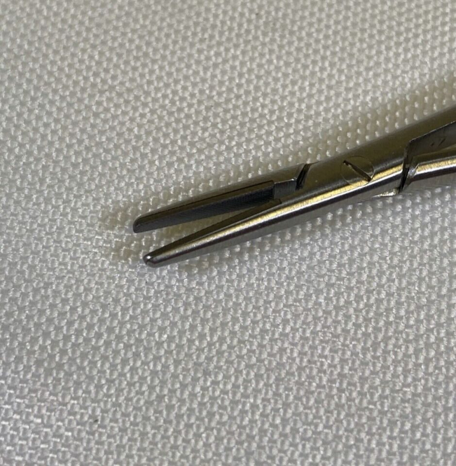 SSI ULTRA 32444 Castroviejo Needle Holder w/ Catch 7" Flat Handle T/C Jaws — photo 4