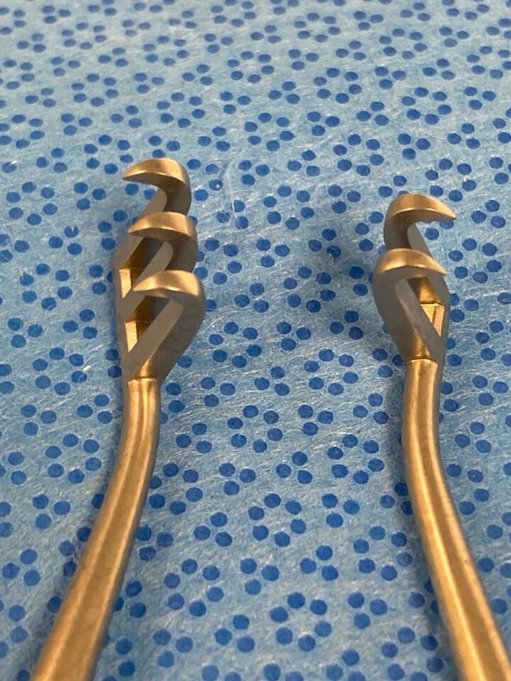 AESCULAP BV070R Weitlaner Retractor 2X3 Sharp Prongs 110mm — photo 3