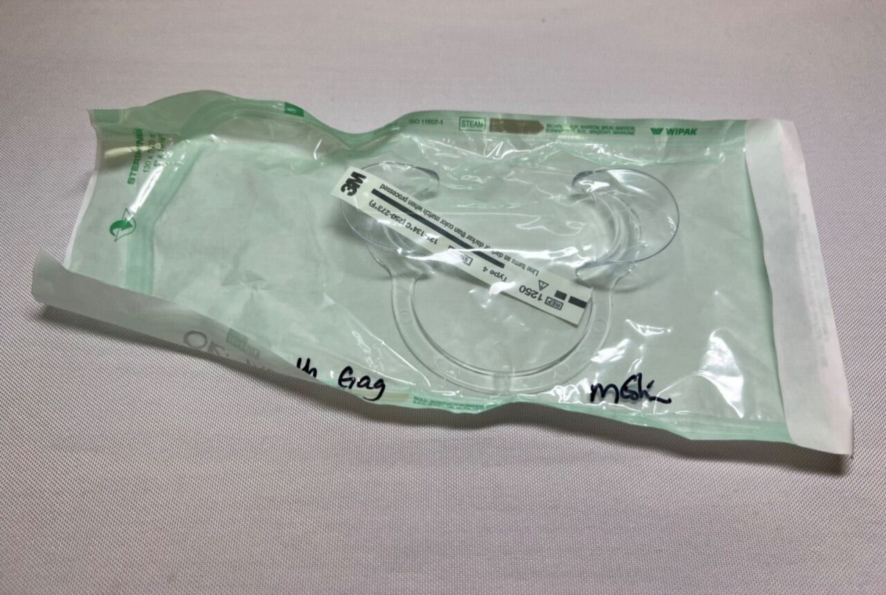 Dental Plastic Mouth Gag — photo 3