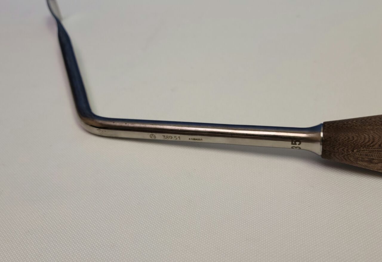 SYNTHES 389.51 35mm Curved Retractor — photo 2