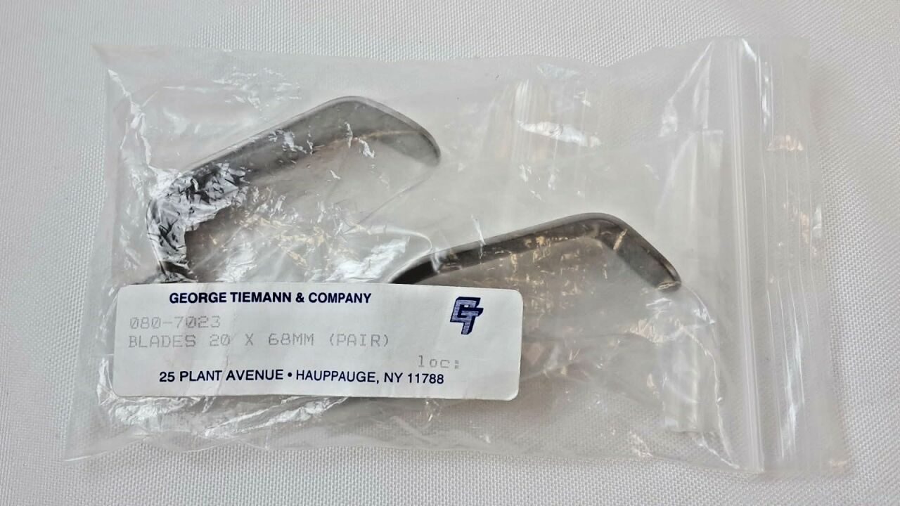 TIEMANN 80-7023 Pair of Kolbel Retractor Blades, 20 x 68mm
