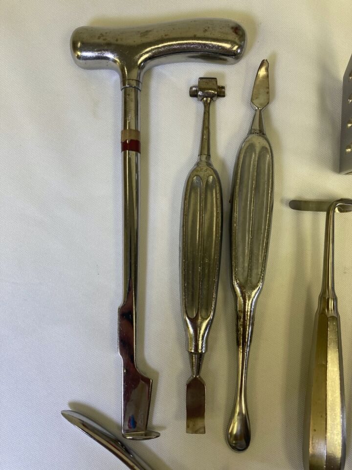 VARIOUS  32 Piece Jarit Weck V. Mueller Chest Tray w/ Sterilization Case — photo 4