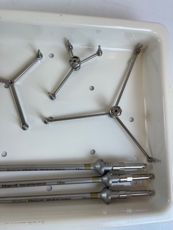 BRAINLAB VarioGuide 17 Piece   Disc Array Holder Instruments w/ Tray Neuro Spine — photo 5