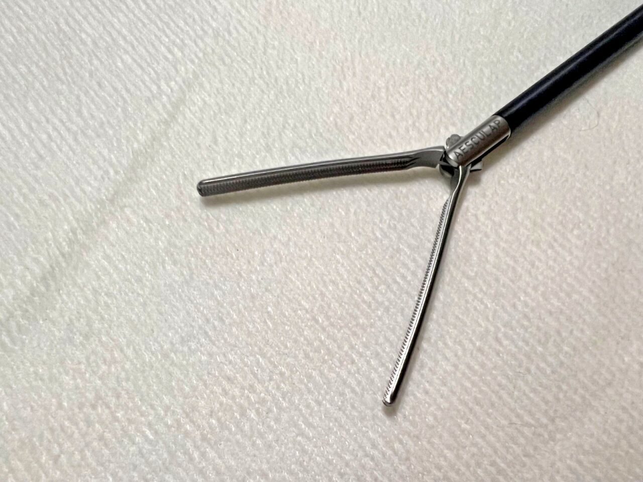 AESCULAP PM657R ADTEC DeBakey Grasping Forcep Vascular Clamp 5mm X 14-1/4" — photo 3