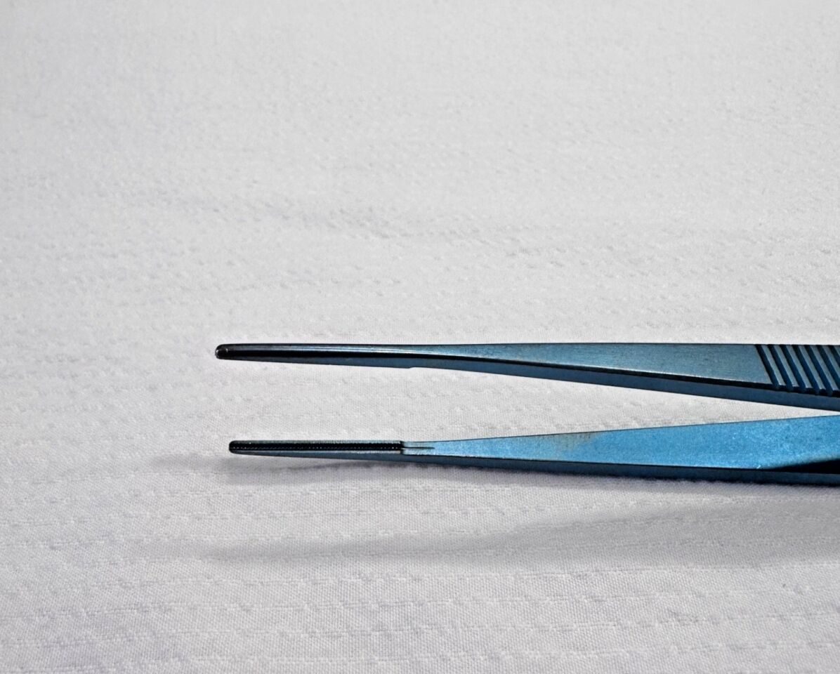CODMAN 30-8403 DeBakey-Liddicoat Forceps Straight Regular Tip 7 3/4 in — photo 3