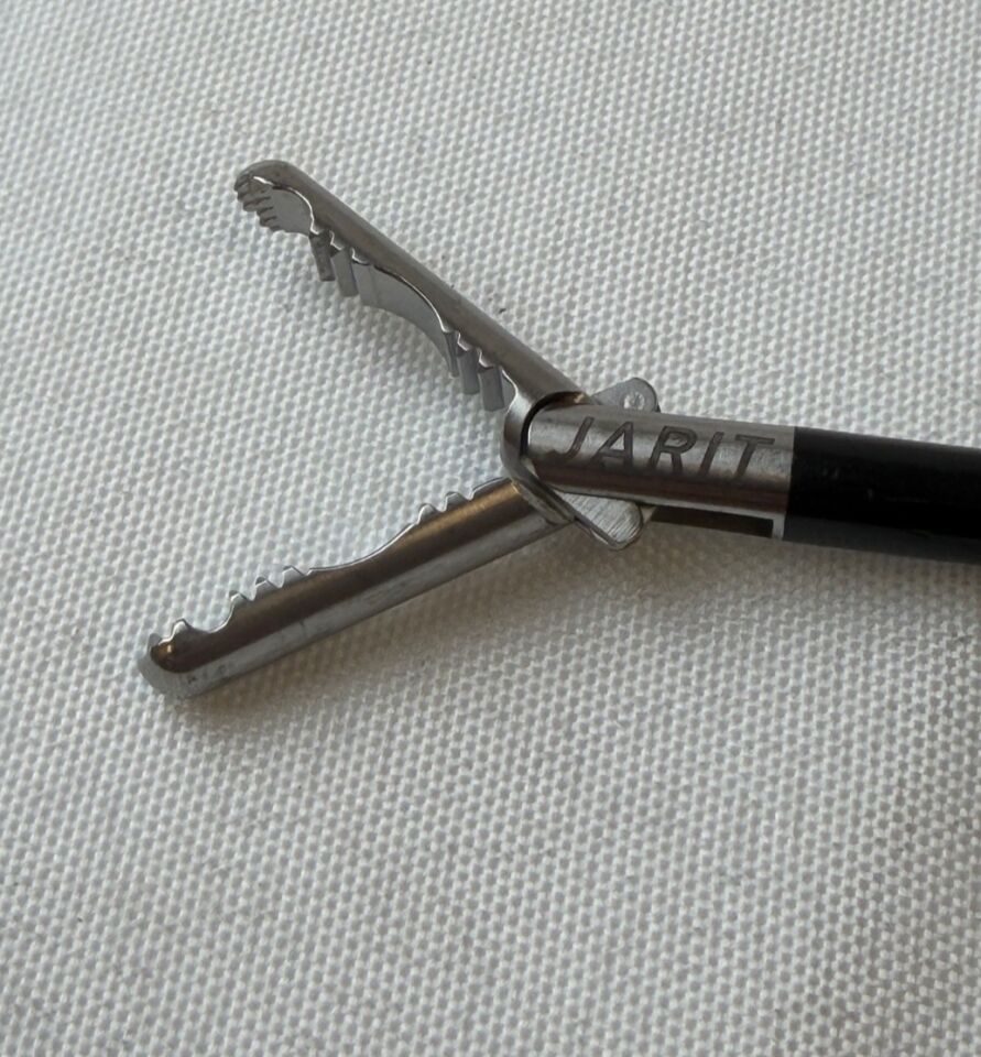 JARIT 625-108 Roto-Lok Dual-Cup Laparoscopic Grasper w/ Ratchet 5mm x 34cm — photo 4