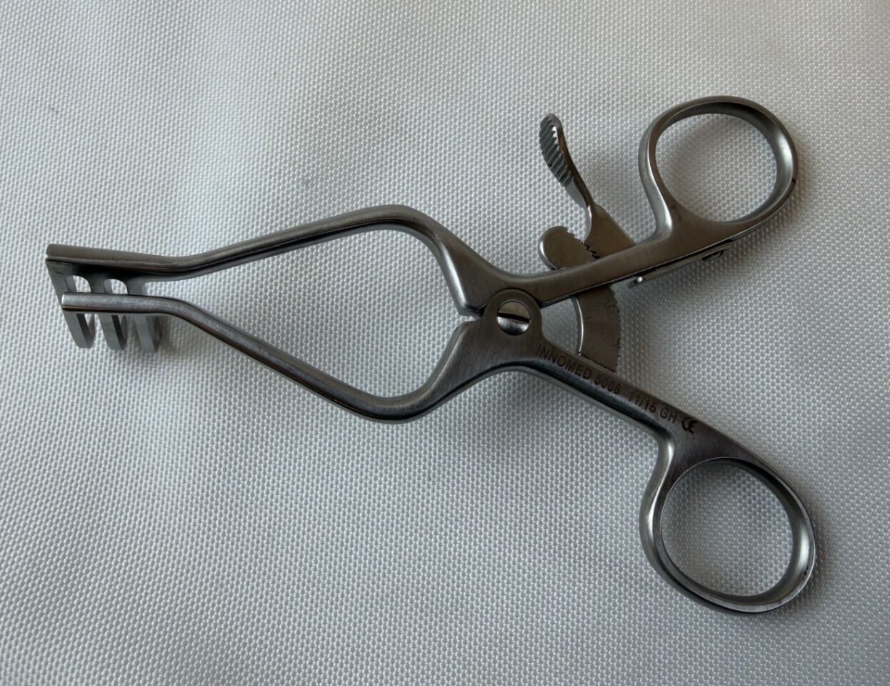 INNOMED 5066 Chung Weitlander Retractor 2x3 25mm Sharp Prongs 4.5" Orthopedics