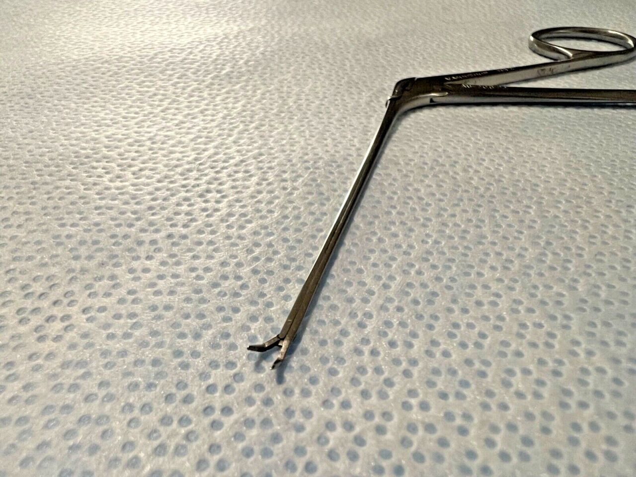 V. MUELLER AU-20872 Hough Alligator Grasping Forceps Serrated Curved Left — photo 3