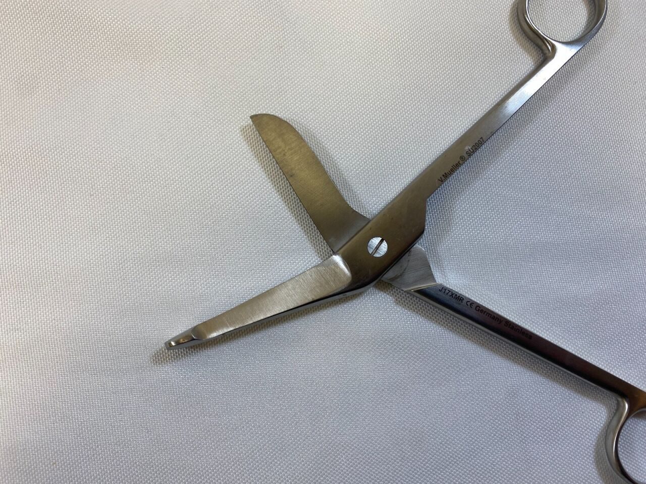 V. MUELLER SU2007 Angled Lister Bandage Scissors — photo 5
