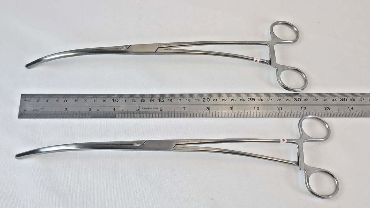 CODMAN 37-1143 & 37-1142 DeBakey Classic Clamp & DeBakey Aorta Clamp Set — photo 5