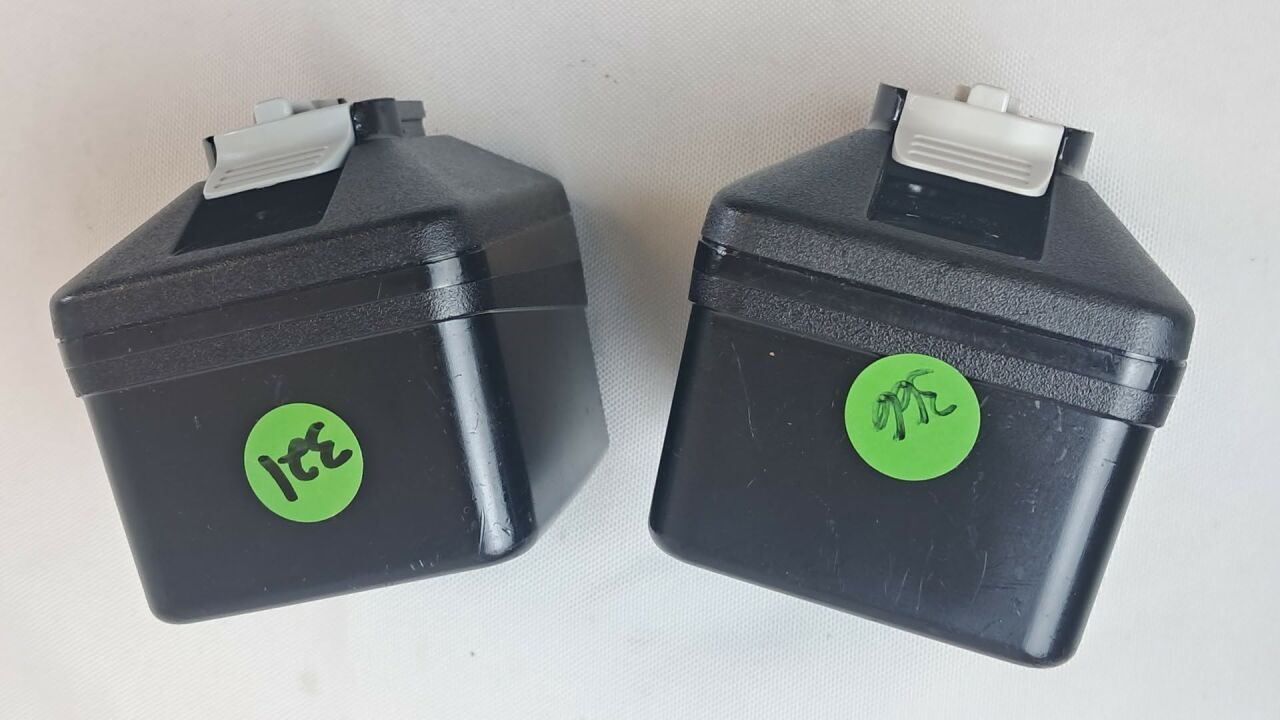 STRYKER 8215 System 8 Large Battery Cycle Counts: 321 & 366