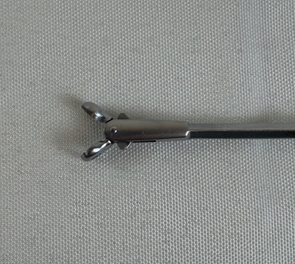 KARL STORZ 10370L D/A Spoon Shaped Forceps 5.5mm Jaw 2.5mm Shaft 50cm — photo 4