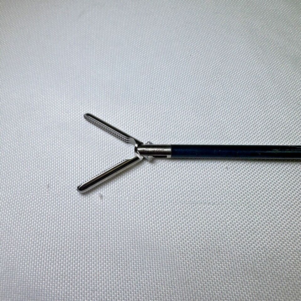 SNOWDEN-PENCER 90-7243 DeBakey Clamp Double-Action 25mm Jaw 5mm x 45cm — photo 3