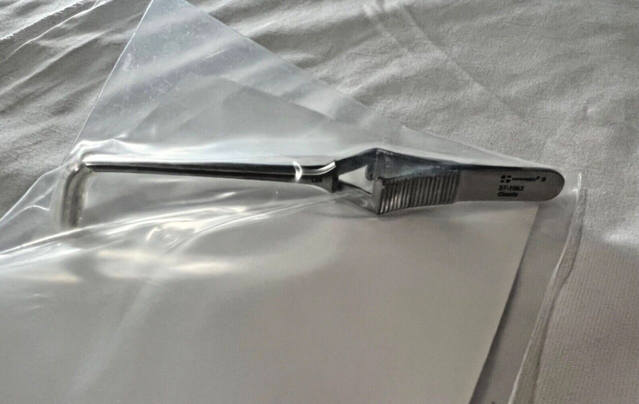 SYMMETRY SURGICAL 37-1062 Gregory Bulldog Clamp Angled 55mm Jaw 4-1/4" Length — photo 1