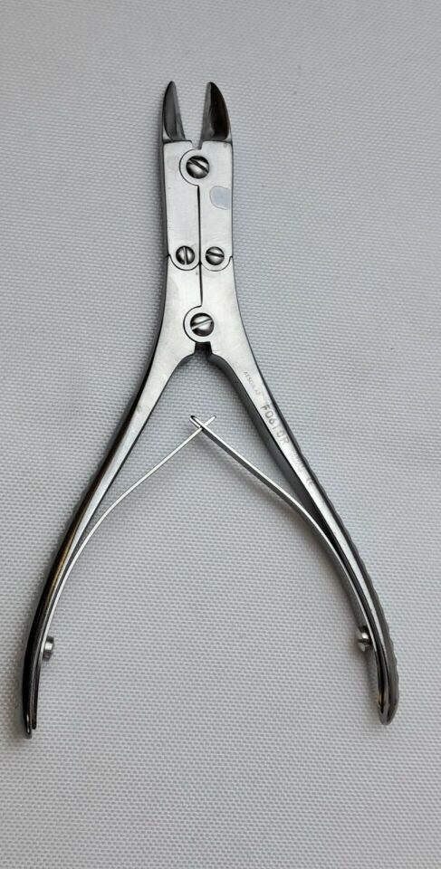 AESCULAP FO610R Boehler Bone-Cutting Forceps D/A Straight 5-3/4in. — photo 3
