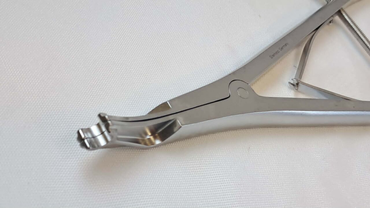SYNTHES 388.41 Universal Spine Curved Distractor — photo 6