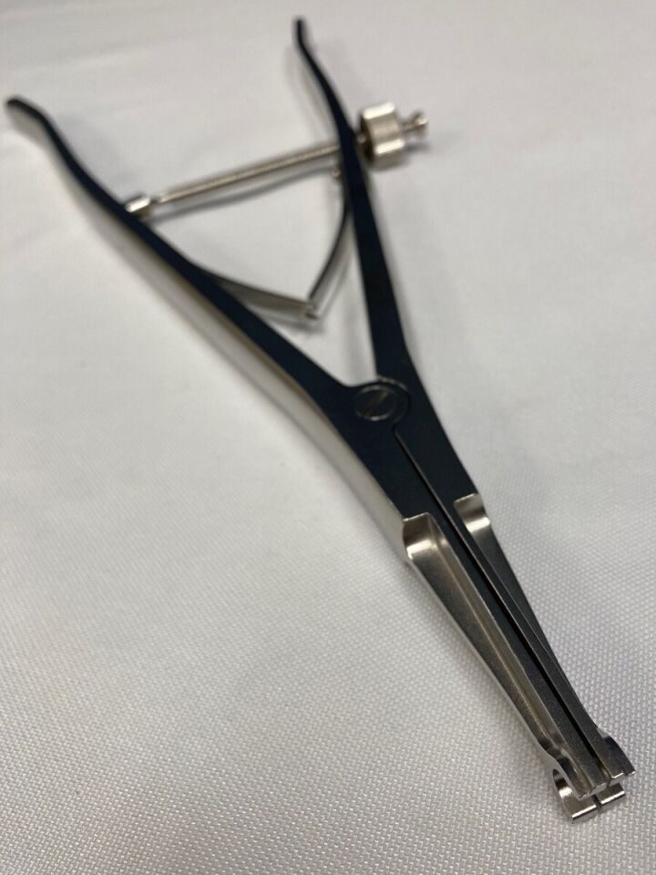 SYNTHES 388.40 US123 USS Straight Distraction Forceps — photo 7