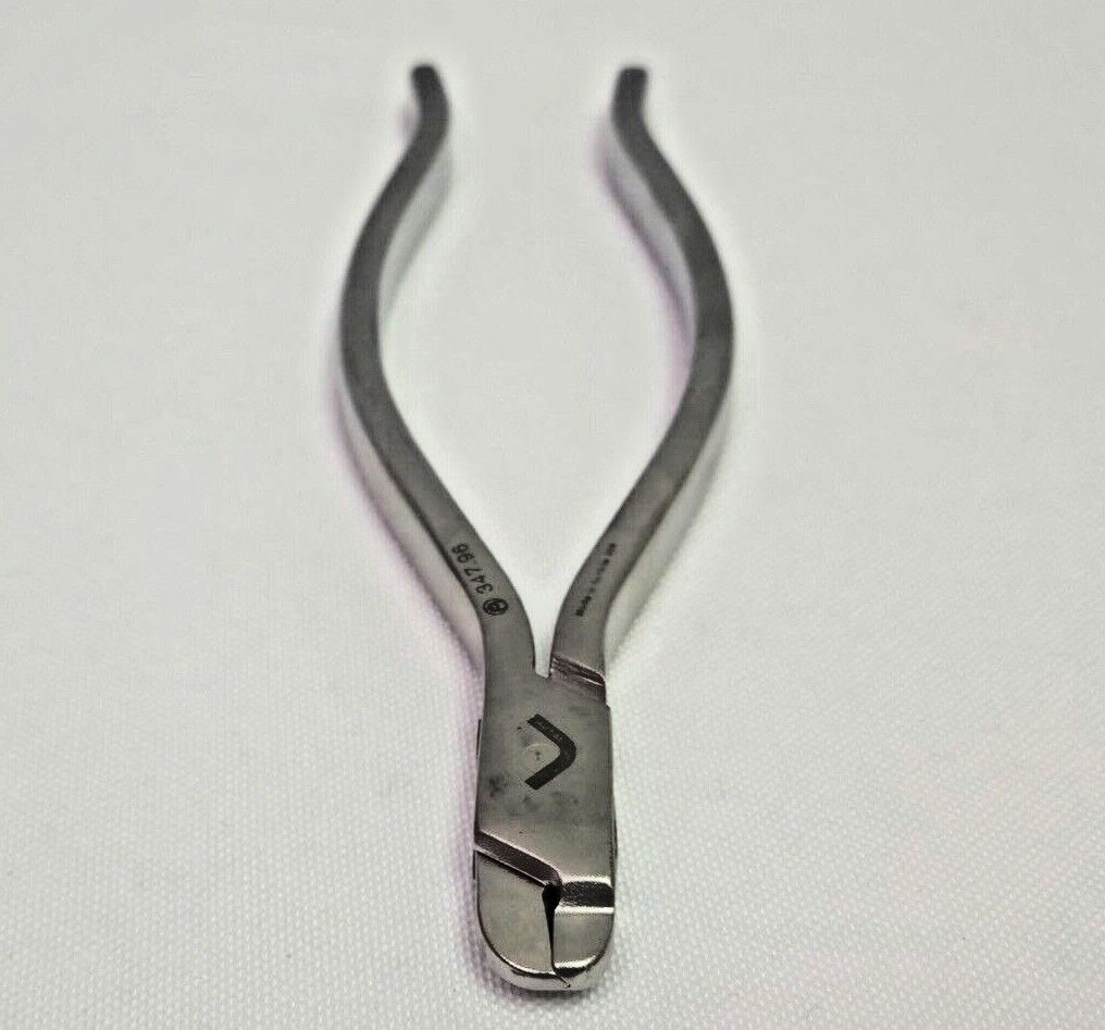 SYNTHES 347.96 Right Angle Craniofacial Bending Pliers — photo 4