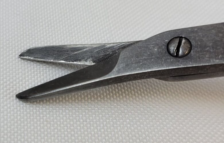 RICHARDS 27-4010 Caplan Nasal Scissors Angled Blades Serrated Grip Ebony — photo 2