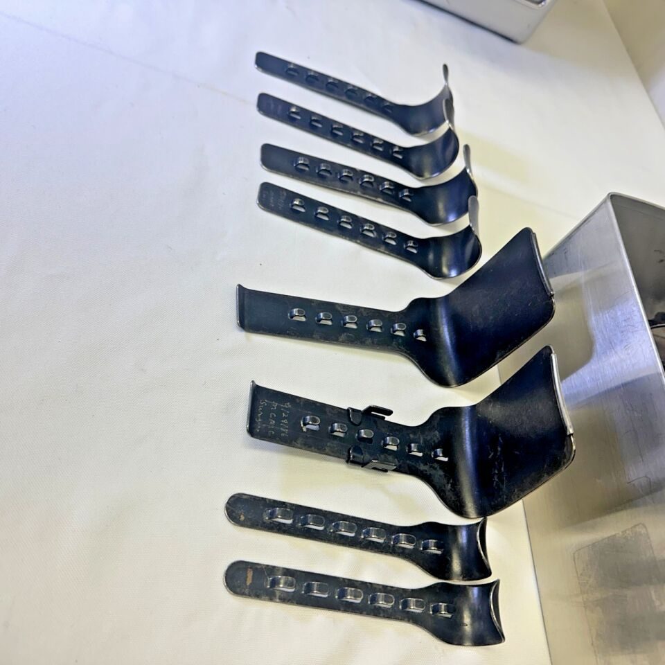 V. MUELLER Various 14 Piece Turner-Warwick Black Retractor Set w Pan — photo 11