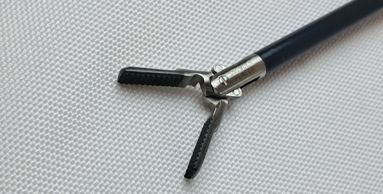 SNOWDEN-PENCER 90-7071 Laparoscopic Flat Nose Dissector Forceps 5.0mm x 32cm — photo 3