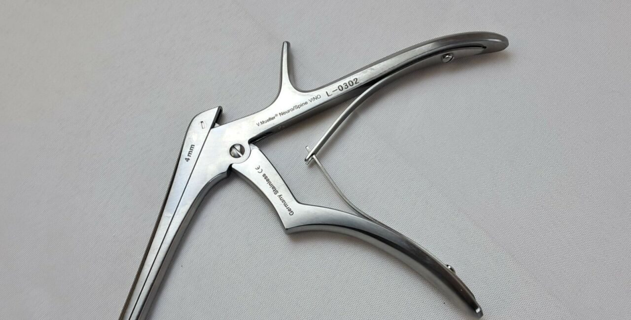V. MUELLER L-0302 Neuro/Spine VINO Rongeur 4mm, Curved, Up, 70 Deg. — photo 3