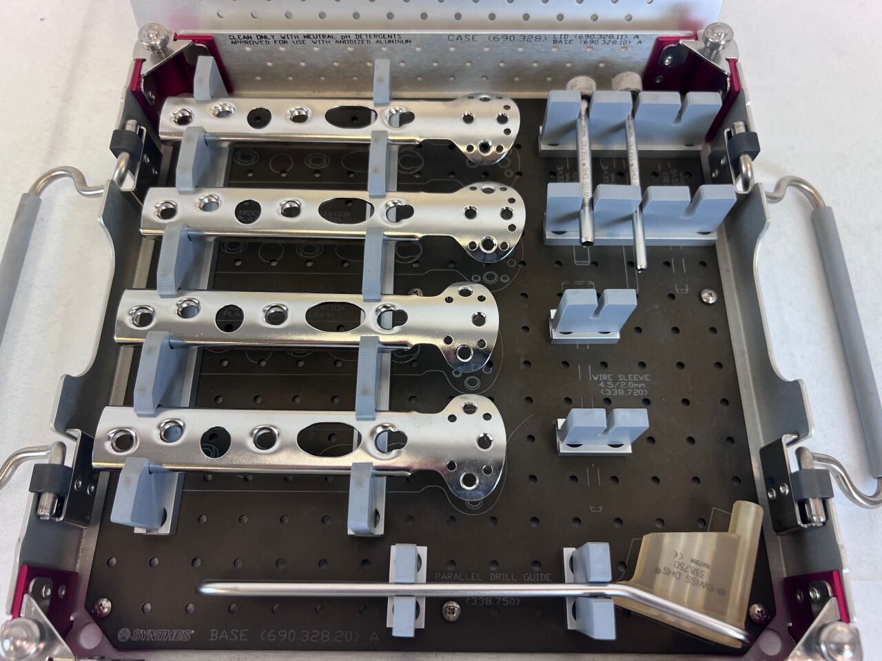 SYNTHES  Trochanter Stabilization Plate Set — photo 2