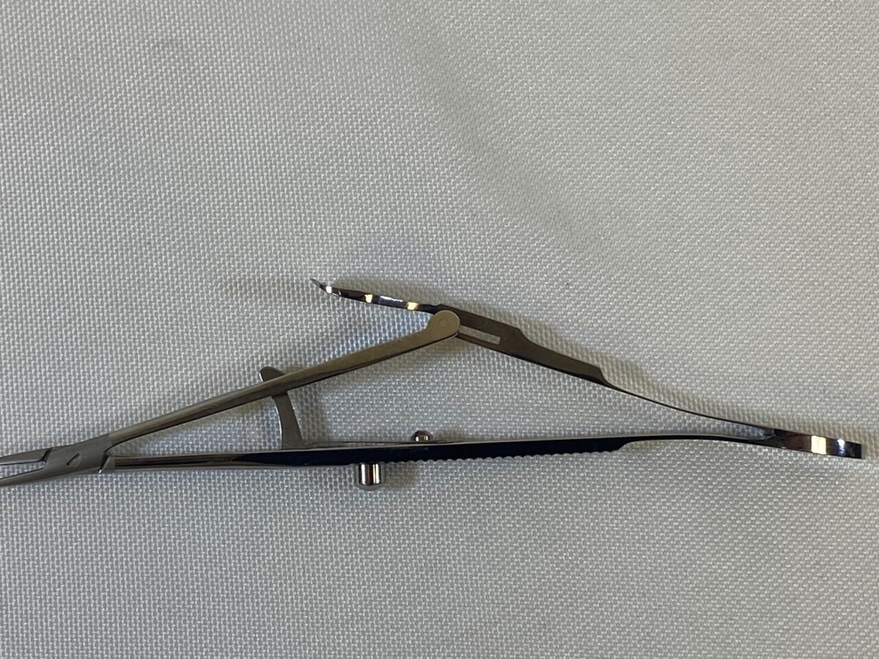 4100 9mm Jaws Straight Cross-Serrated 136mm Kalt Needle Holder 9mm Straight Cross-Serrated Jaws — photo 10