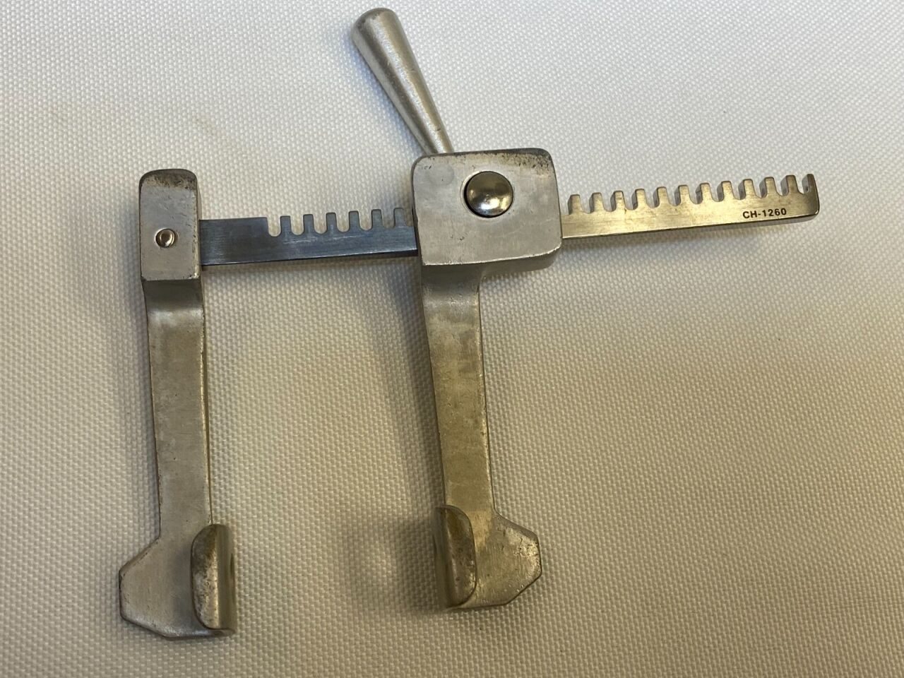 V. MUELLER CH-1260 FINOCHIETTO Infant Rib Spreader, Aluminum Blades   Arms — photo 5