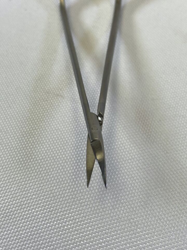AESCULAP FD035R Micro Form Scissors Bayonet Curved Up Serrated 80mm x 200mm — photo 6