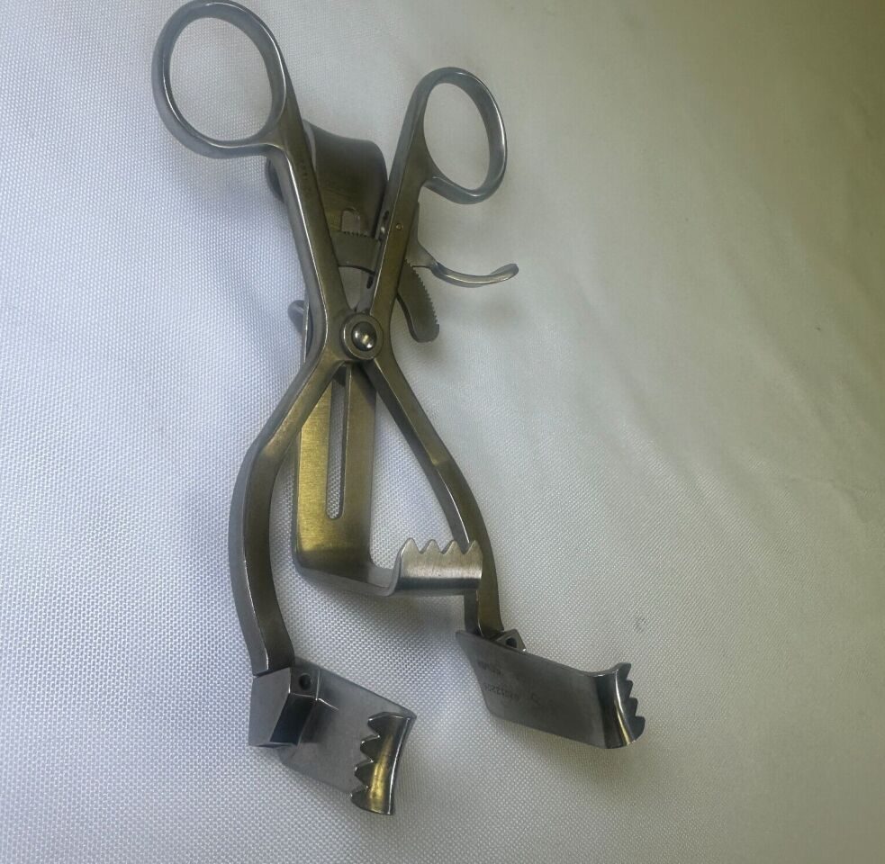 ARTHREX AR-8170 Modular Soft Tissue Retractor w/ 50R 50MM Blades — photo 4