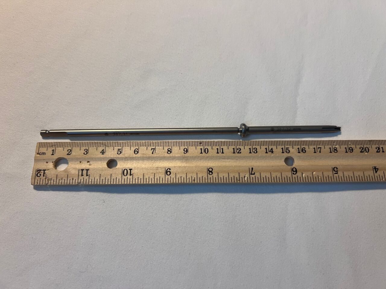 SYNTHES 387.31 Cruciform Screwdriver Shaft For 1.8mm Titanium Locking Screw w/ 387.32 Holding Sleeve — photo 2