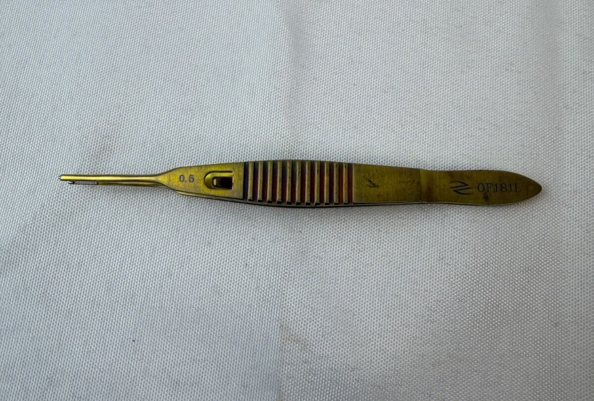 AMBLER SURGICAL OF181L Stern Castroviejo Suturing Forceps 4" x 0.5mm 2x3 Teeth