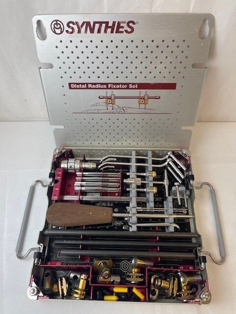 SYNTHES 690.388 Radius Fixator Set — photo 1