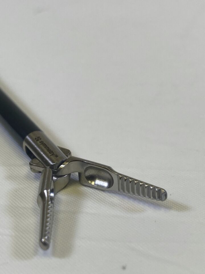 SYMMETRY 90-1030 Bottle Nose Dolphin Dissecting Forceps 5mm x 32cm Insulated — photo 7