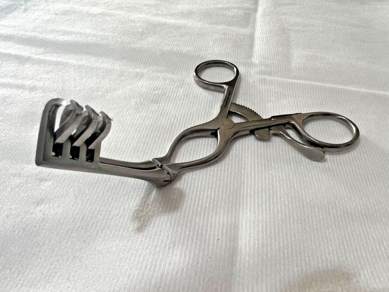 BOSS 18-3075 Weitlaner Retractor w/ Hinged Arms 3x4 Sharp Prongs 6-1/2" Length — photo 4